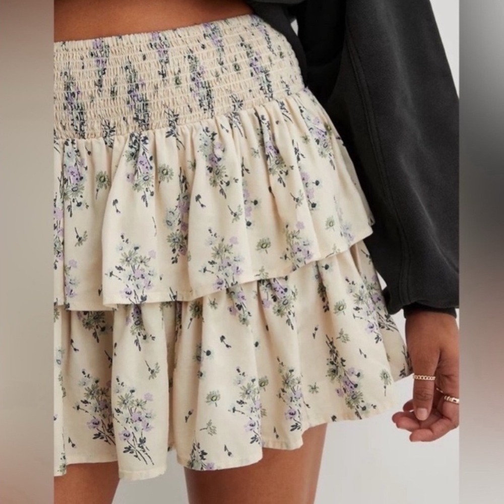 Aerie Floral Smocked Tiered Mini Skirt Cream Purple Green Ruffle Size M NEW